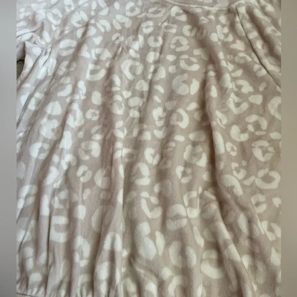 Cat & Jack Cream Leopard Patterned Super Soft Top - Picture 2 of 5